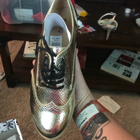 Wingtip oxfords - Picture 2 of 4